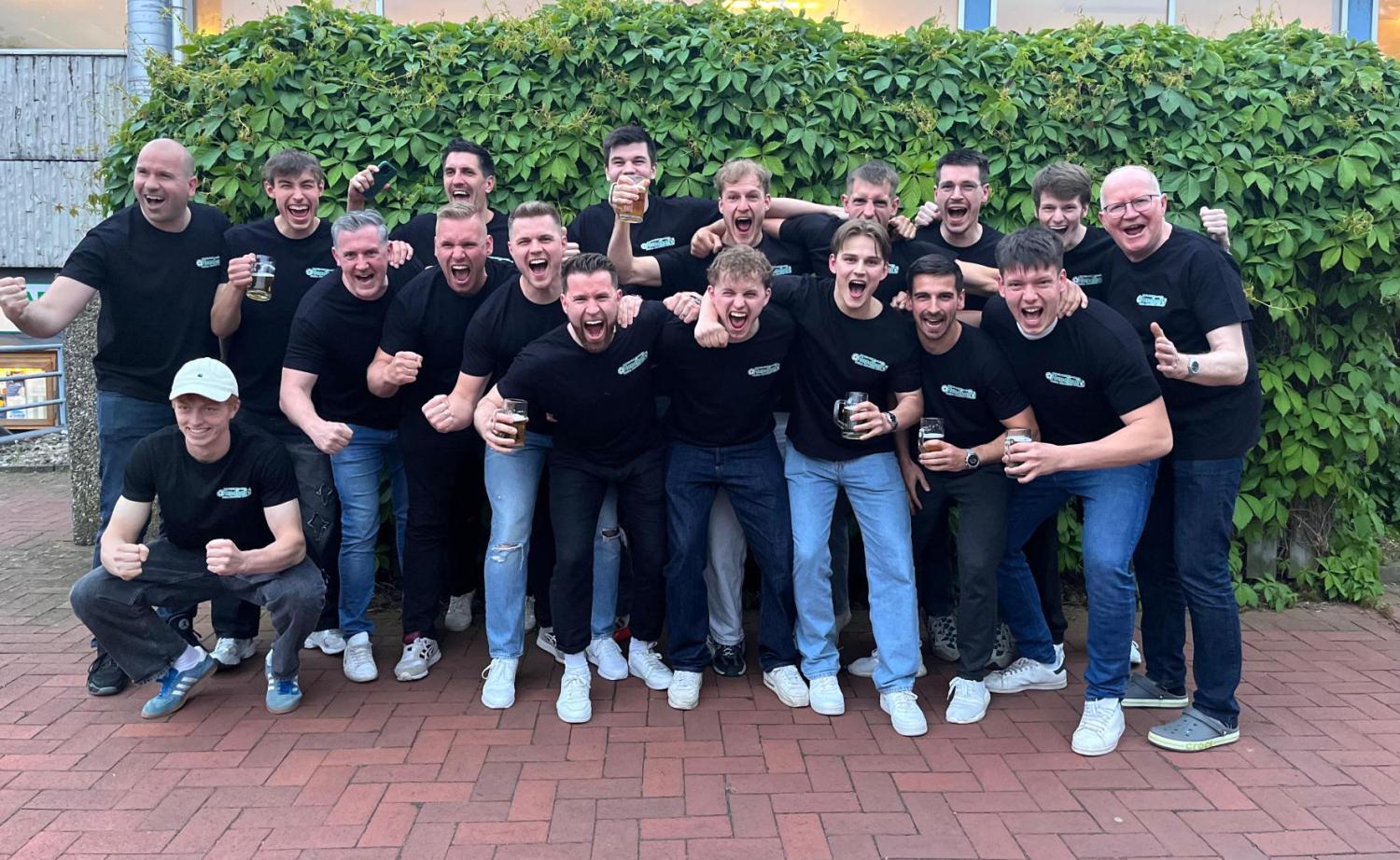 Aus der Sportsbar in die 4. Liga: Der Aufstieg der 1. Herren von TuS Grün-Weiß Himmelsthür